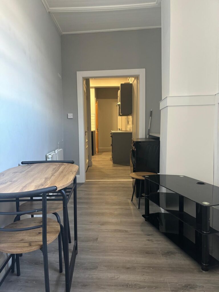 4b apt shop street (11)