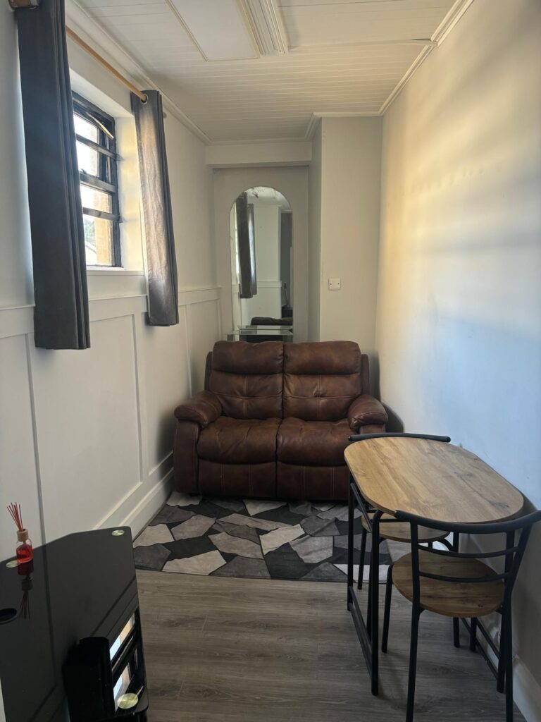 4b apt shop street (12)