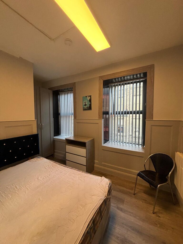 4b apt shop street (13)